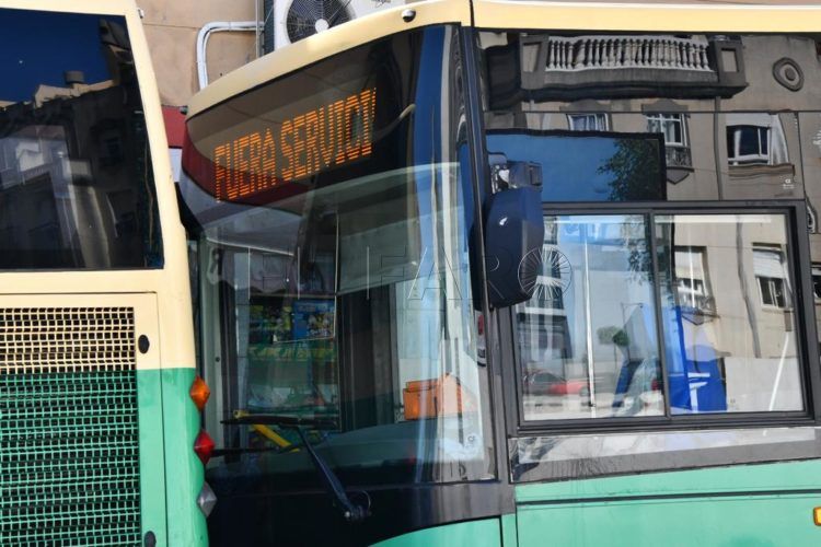 huelga-autobuses-estacion-mercado-trabajadores-hadu-almadraba-1