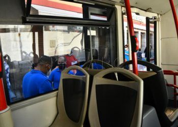 huelga-autobuses-estacion-mercado-trabajadores-hadu-almadraba-15