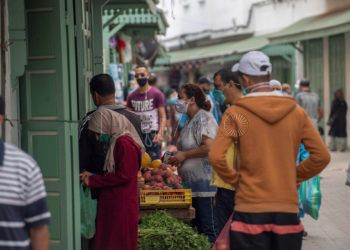 marruecos-mercado-rabat-coronavirus-mascarilla