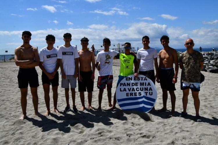 menores-esperanza-playa-limpieza-12