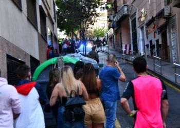 operativo-policia-bomberos-mujer-vacio