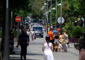 paseos-gente-paseando-revellin