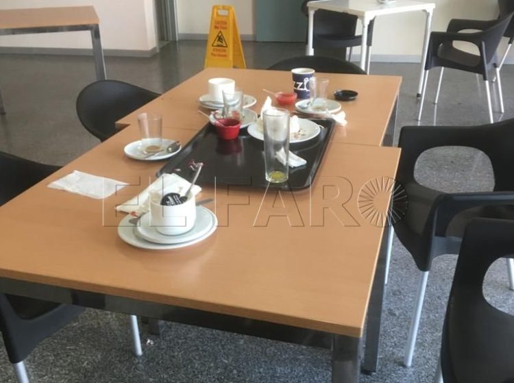 sanitarios-civiles-mezclan-cafeteria-hospital-3