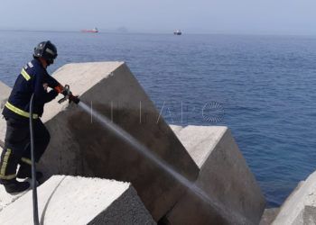 bomberos-incendio-desaladora