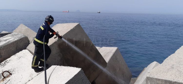 bomberos-incendio-desaladora