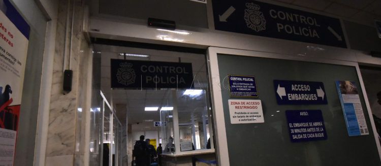 embarque-puerto-control-policia