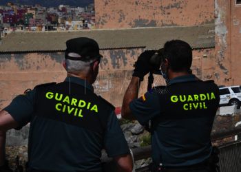 guardia-civil-prismaticos-vista