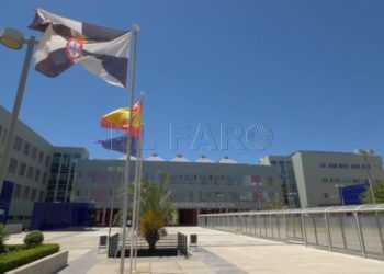 hospital-exterior-banderas