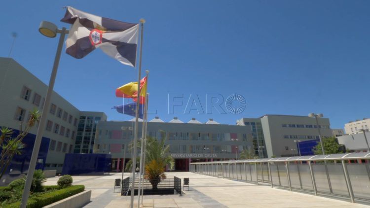 hospital-exterior-banderas