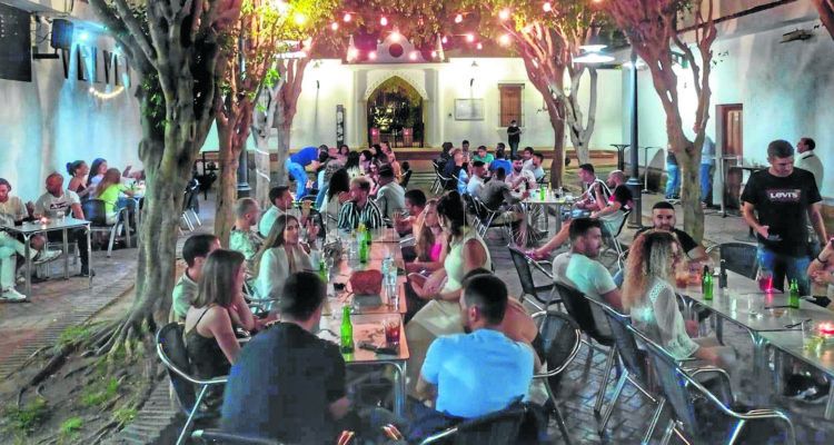 nuit-velvet-policia-musica