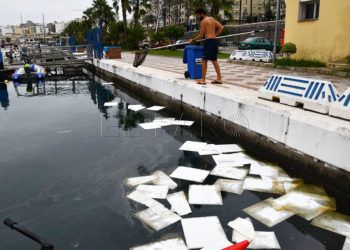 vertido-puerto-deportivo