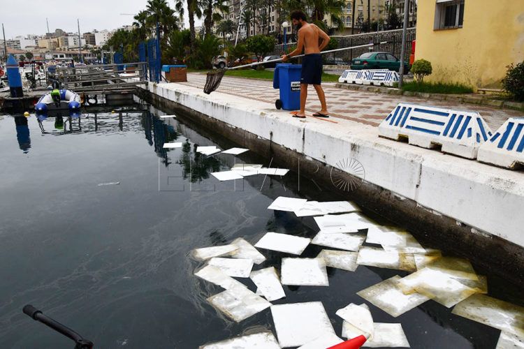 vertido-puerto-deportivo