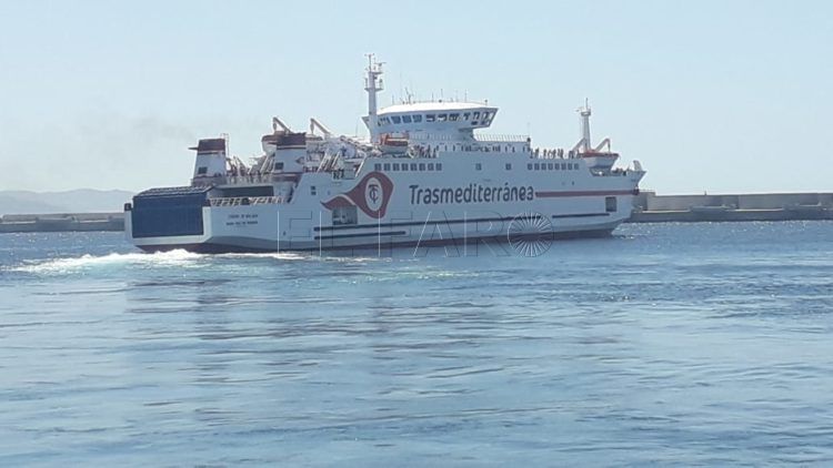 barco-trasmediterranea-repatriacion