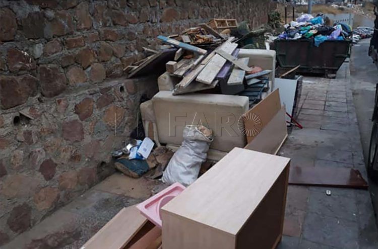 enseres-escombros-calles-ceuta-recogida-2