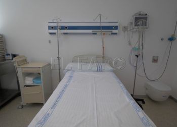 habitacion-cama-hospital-universitario-aislamiento