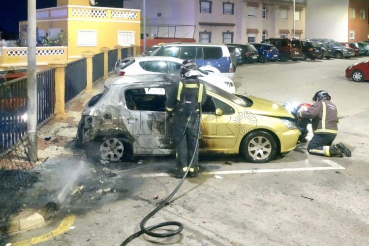 incendio-coche-calle-alta-varela