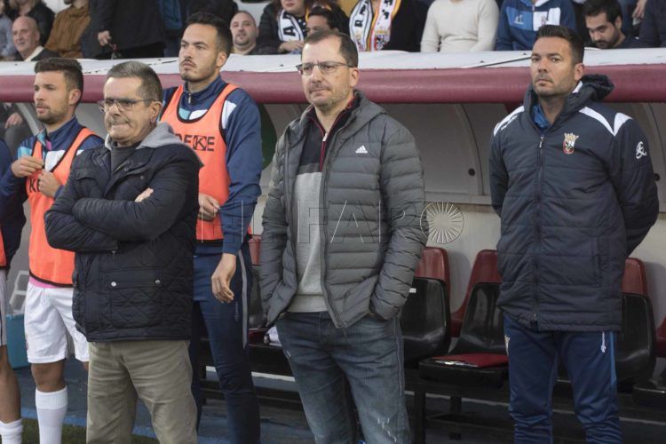 jose-juan-romero-perez-viruel-ad-ceuta-banquillo