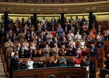 pedro-sanchez-congreso-aplausos-diputados