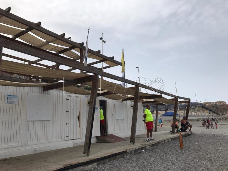 playa-tarajal-bandera-amarilla-carabela-portuguesa-1