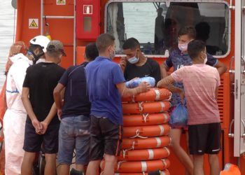 rescate-magrebies-kayaks-atria-4