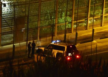 vehiculo-guardia-civil-frontera-noche