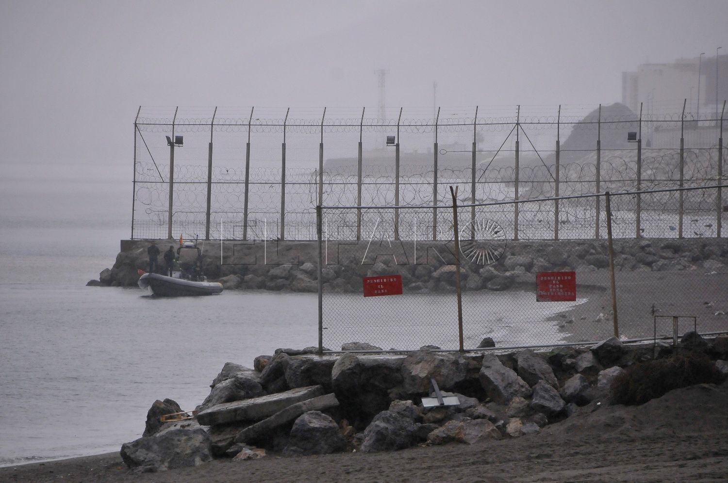 M s De 20 Menores Cruzan A Ceuta Bordeando El Espig n Del Tarajal