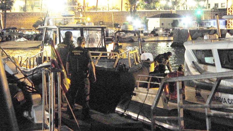 guardia-civil-inmigracion-embarcaciones-inmigrantes-3