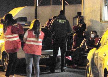 guardia-civil-inmigracion-embarcaciones-inmigrantes-8