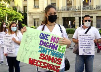 manifestacion-estudiantes-enfermeria-plaza-reyes-5