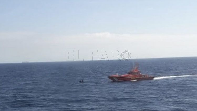 salvamento-maritimo-atria-patera-estrecho-ceuta