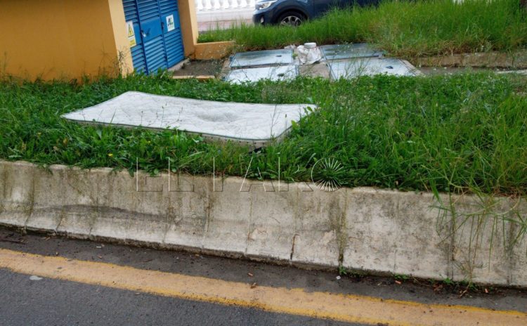 colchones-abandonados-benitez-1