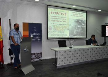 conferencia-historiador-gabriel-fernandez-jornadas-historia-instituto-estudios-ceuties-3