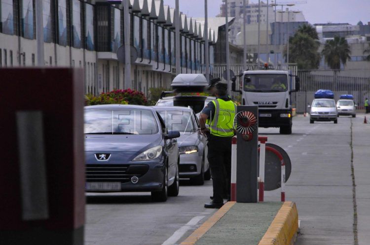 control-guardia-civil-vehiculos-puerto-coches