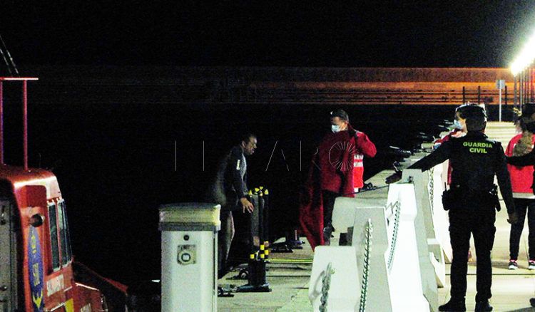 inmigrantes-muelle-españa-3nadadores-7