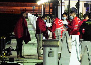 inmigrantes-muelle-españa-3nadadores-8