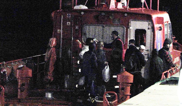 inmigrantes-muelle-españa-segunda-patera-1