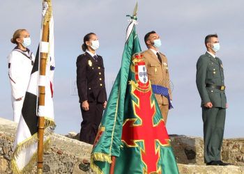 izado-bandera-fiesta-nacional-31