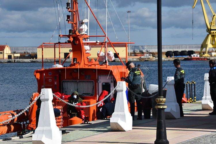 magrebies-balsa-salvamento-atria-guardia-civil-cruz-roja-muelle-7