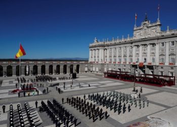 palacio-real-desfile-fiesta-nacional