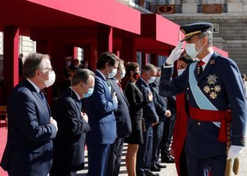 saludo-vivas-rey-fiesta-nacional