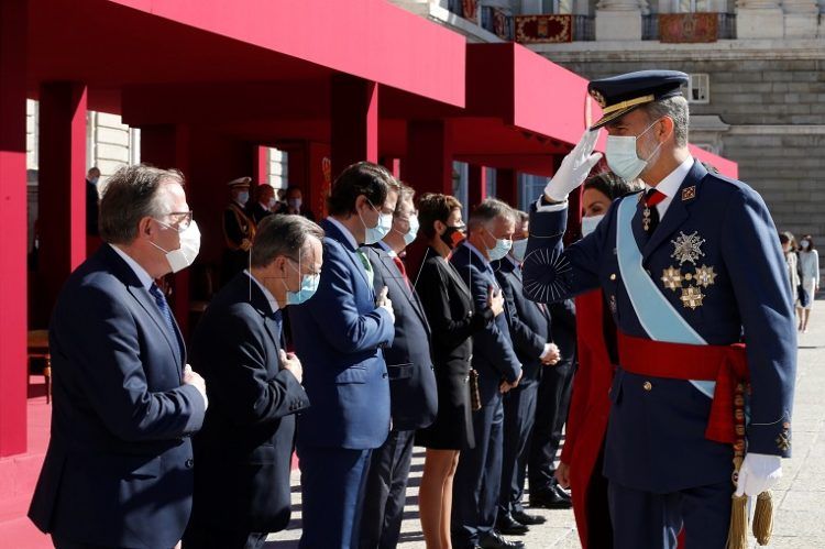 saludo-vivas-rey-fiesta-nacional