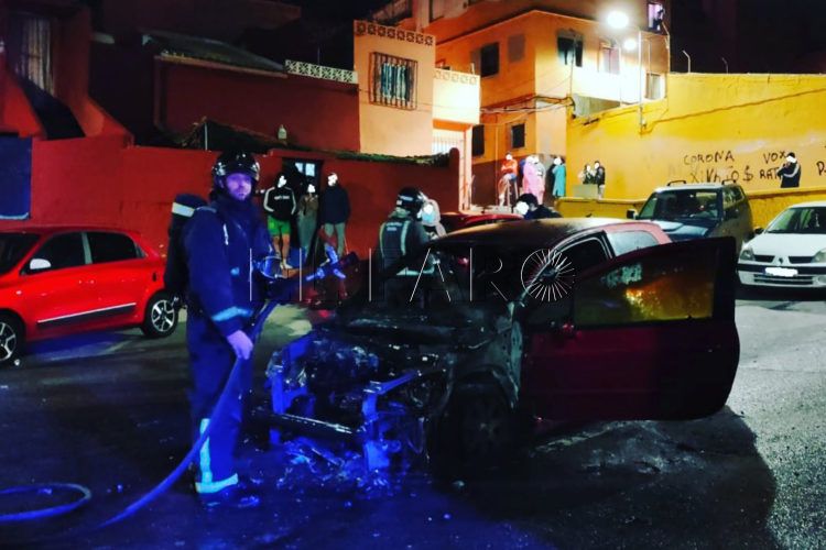 bomberos-coche-vehiculo-rosales-noche