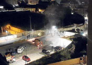 bomberos-incendio-coche-campus