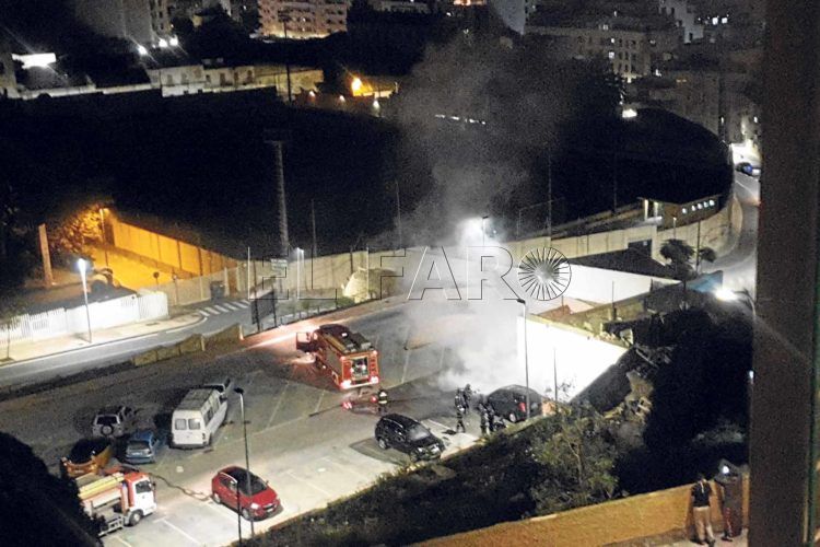 bomberos-incendio-coche-campus