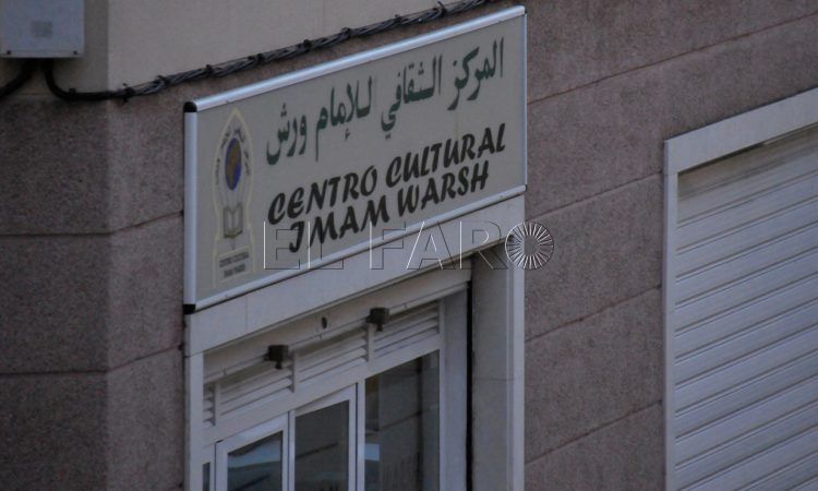 centro-cultural-imam-warsh-fachada