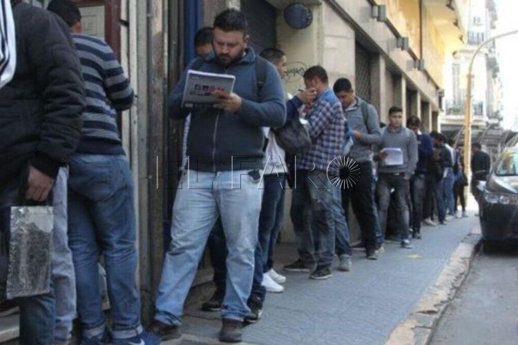 cola-parados-desempleados-subsidio