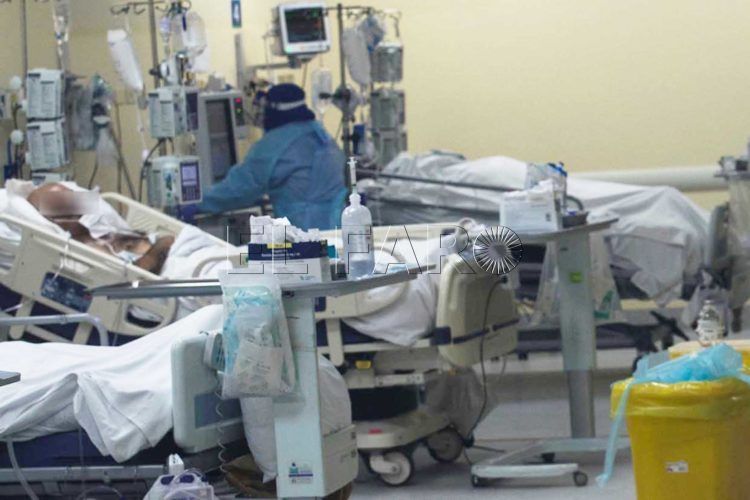 chile-hospital-coronavirus-uci-sanitarios-pacientes-cama