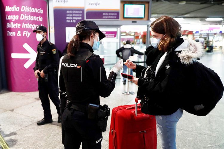 policia-viajeros-pcr
