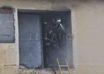 bomberos-puerto-nave-incendio-19