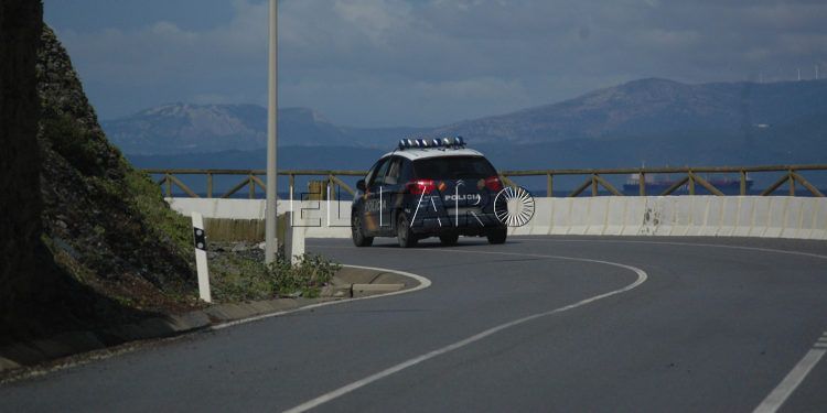 coche-policia-nacional-carretera